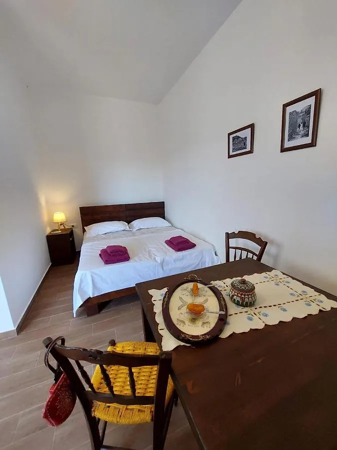 בראט Guest House Gorani